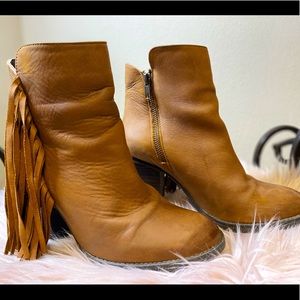 Woodstock Fringe SM Booties 🤎🍁🍂